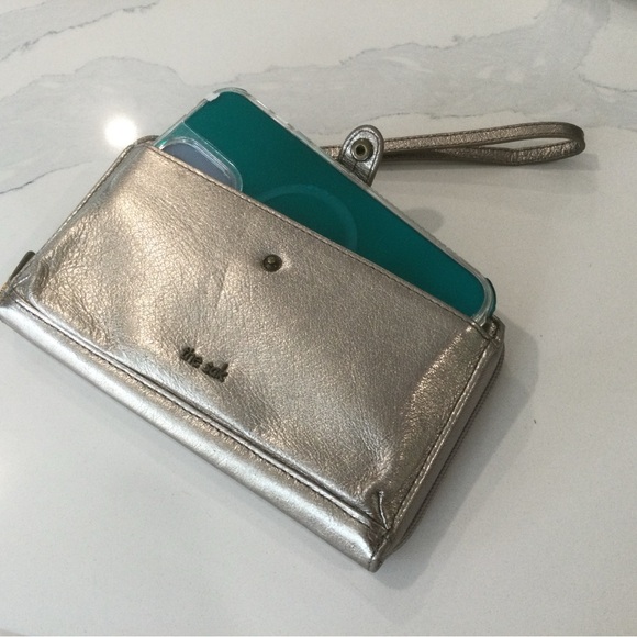 The Sak 2-4-1 Bundle of Leather Crossbody Organizers - Picture 2 of 16